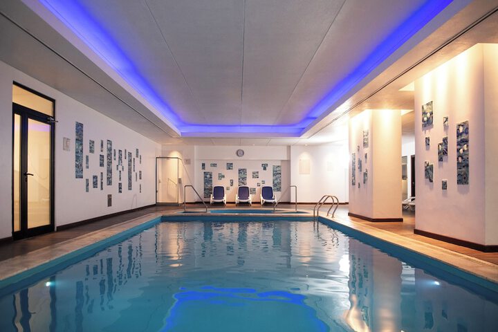 Pool 37 of 77