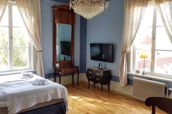 Room 9 of 33