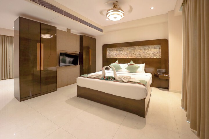 Room 11 of 42