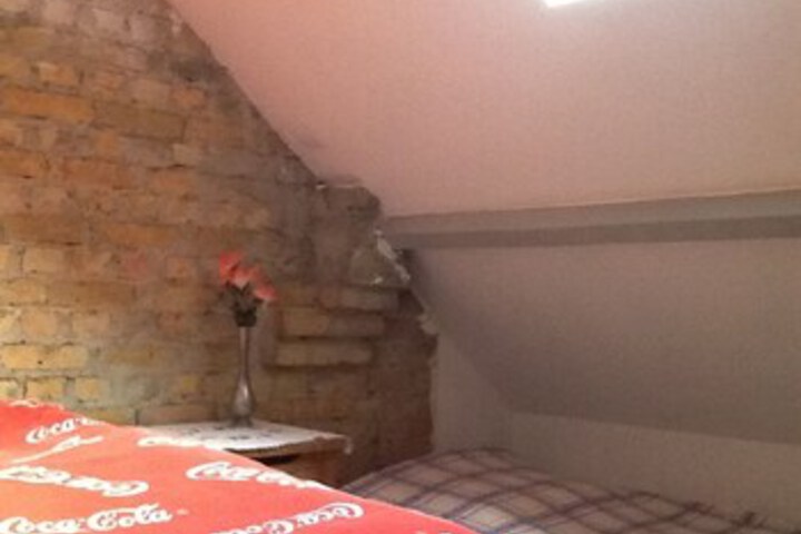 Room 6 of 11