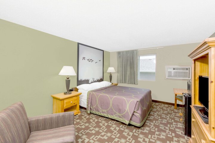 Room 11 of 32