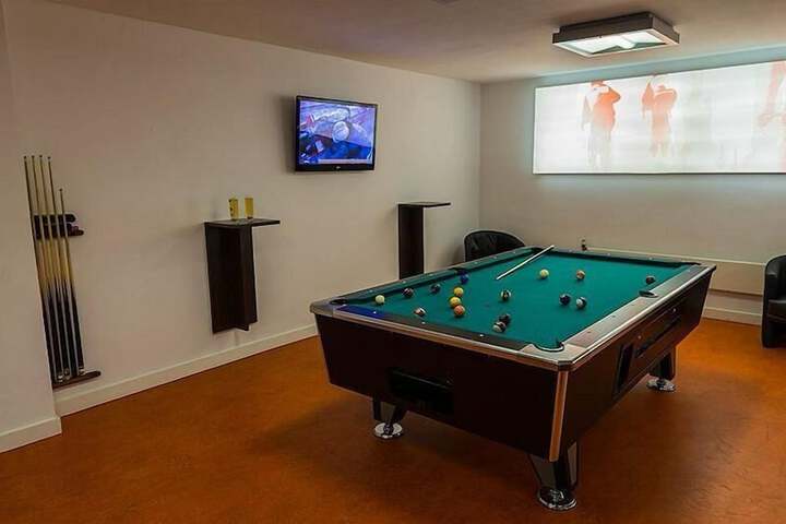 Lounge 19 of 21