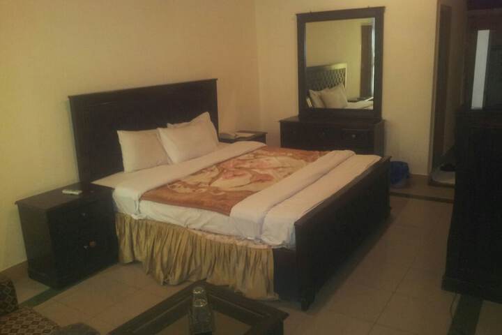 Room 3 of 35