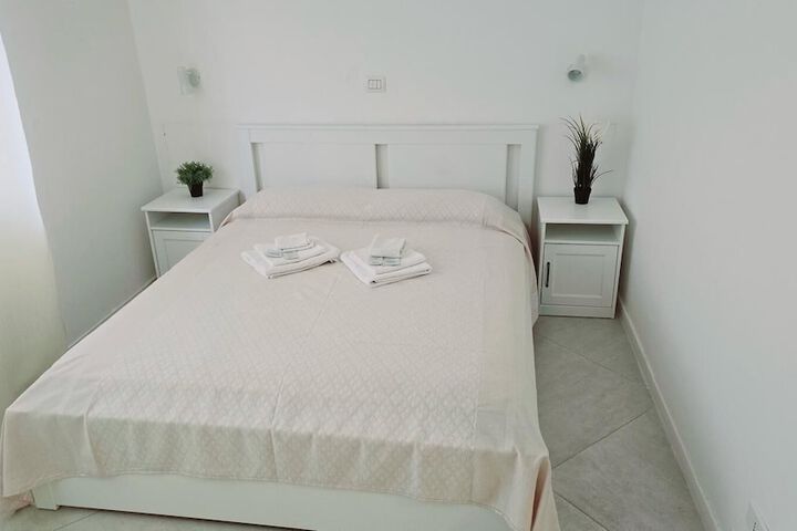 Room 3 of 16
