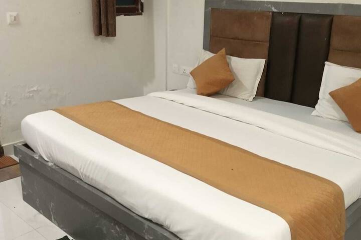 Room 2 of 9