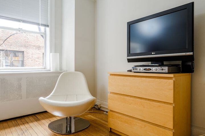 Room 10 of 16
