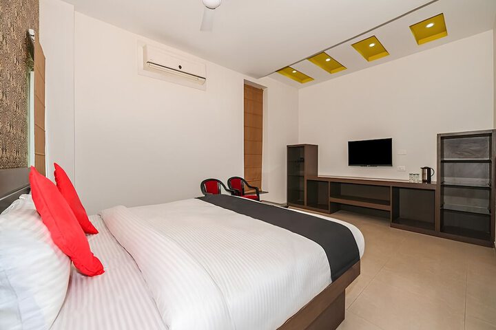 Room 5 of 18