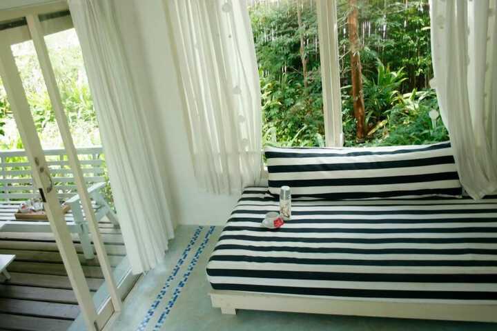 Room 9 of 23