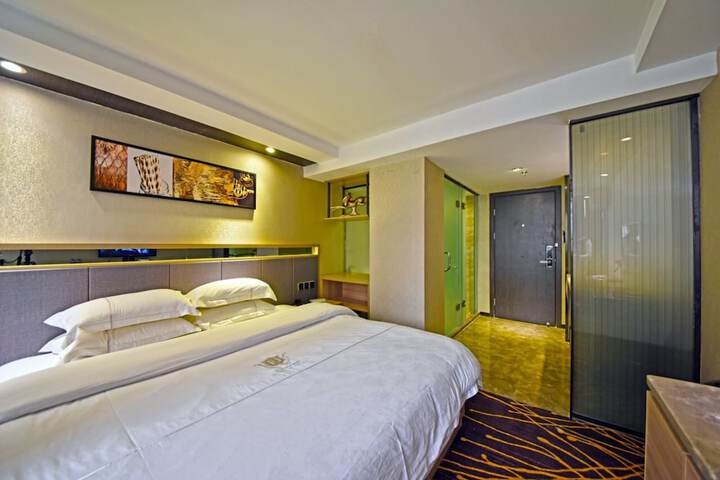 Room 9 of 53