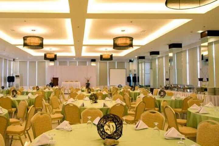 Ballroom/Hall 46 of 57