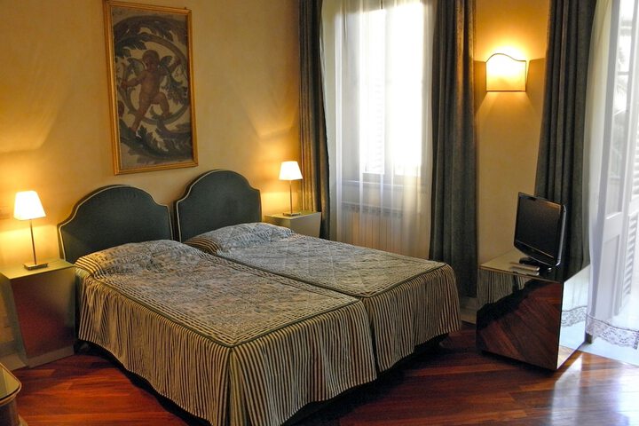 Room 6 of 37