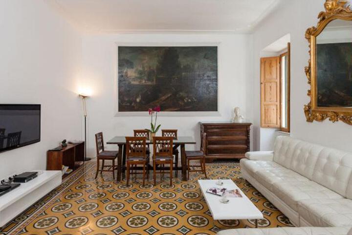 Lounge 3 of 5