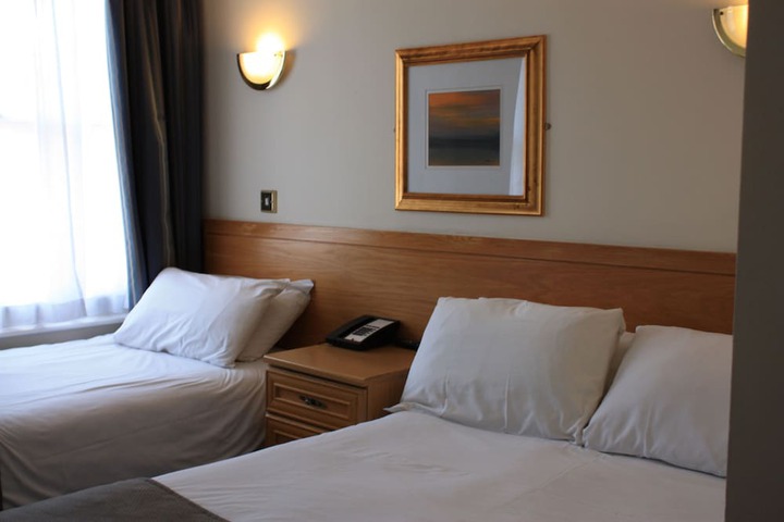 Room 6 of 25