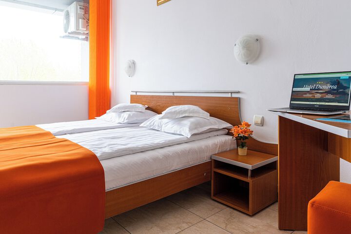 Room 9 of 21