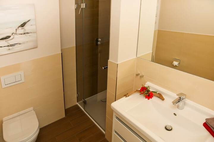 Room 14 of 18