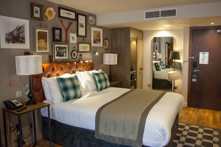 Room 8 of 94