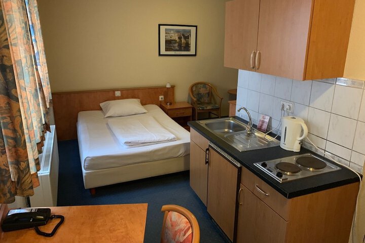 Room 7 of 33
