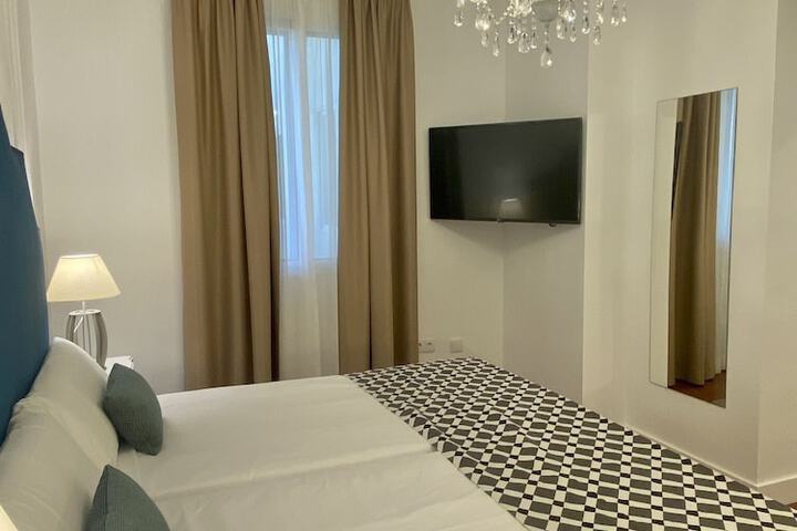 Room 12 of 48