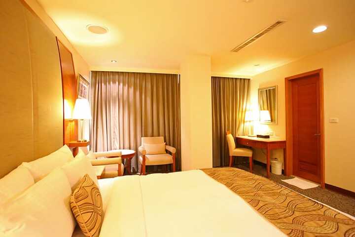 Room 12 of 38