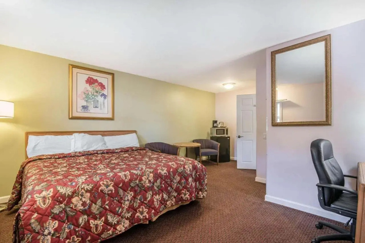 Room 6 of 13