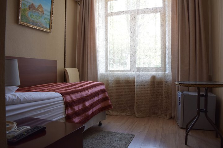 Room 12 of 27