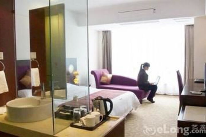 Room 13 of 38