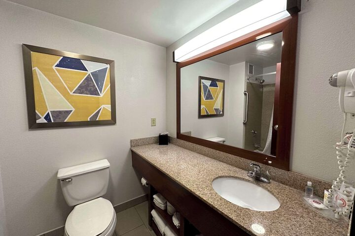 Room 17 of 34