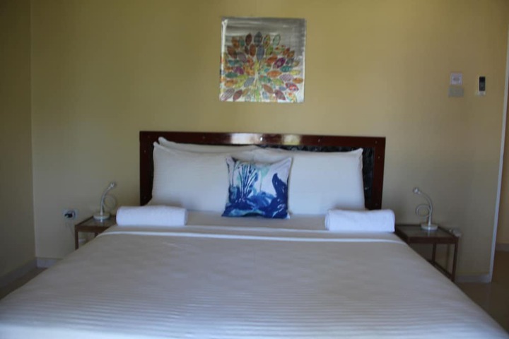 Room 6 of 80