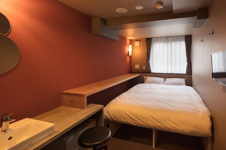 Room 16 of 77