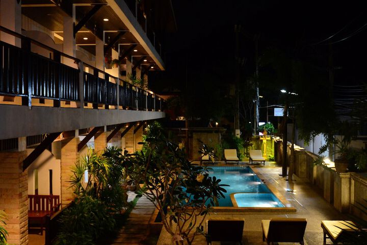 Hotel Pool