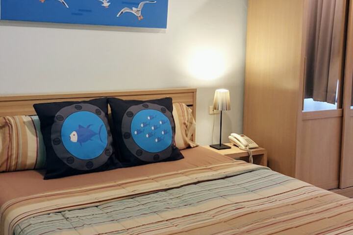 Room 6 of 50
