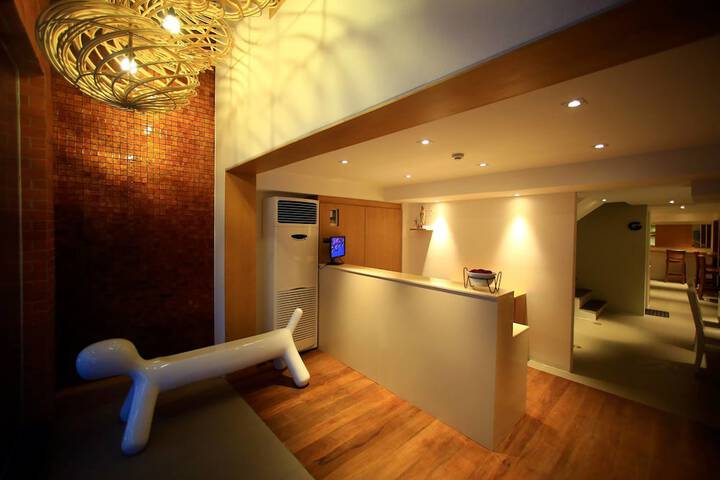 Hotel Interior 4 of 34