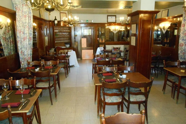 Dining 9 of 9