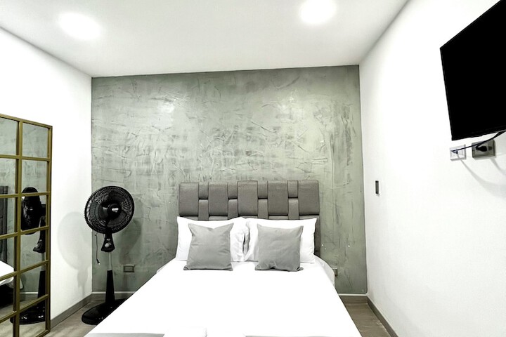 Room 25 of 87