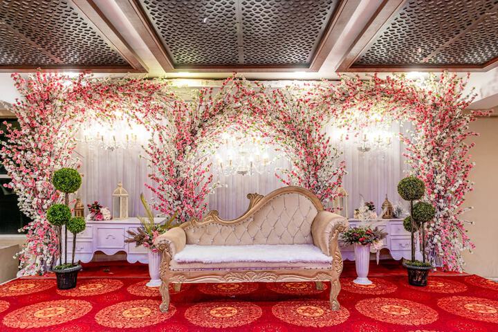 Ballroom/Hall 39 of 54