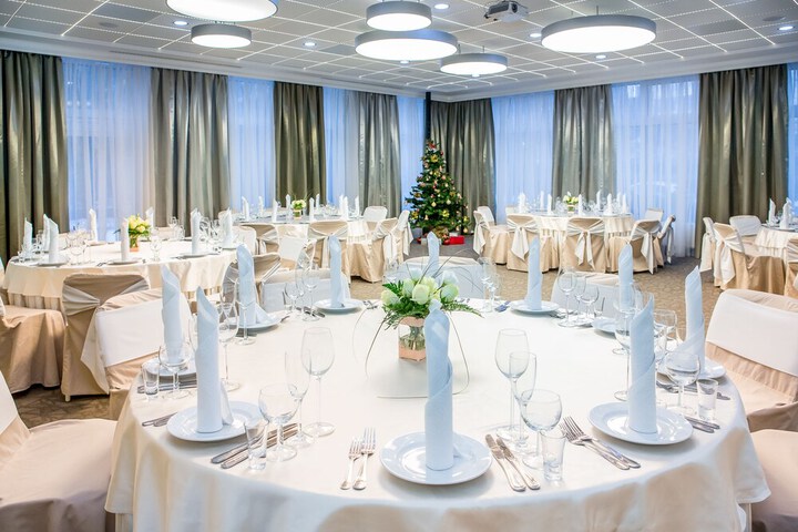 Ballroom/Hall 39 of 47