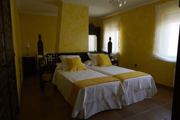 Room 7 of 33