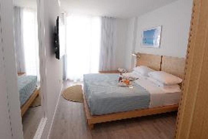 Studio Suite Queen Bed Side Ocean View Sofa Balcony (22 of 38)