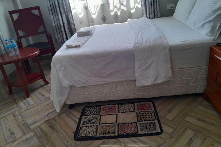 Room 28 of 74