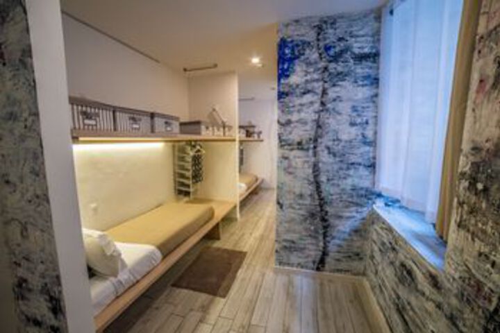 Room 13 of 23