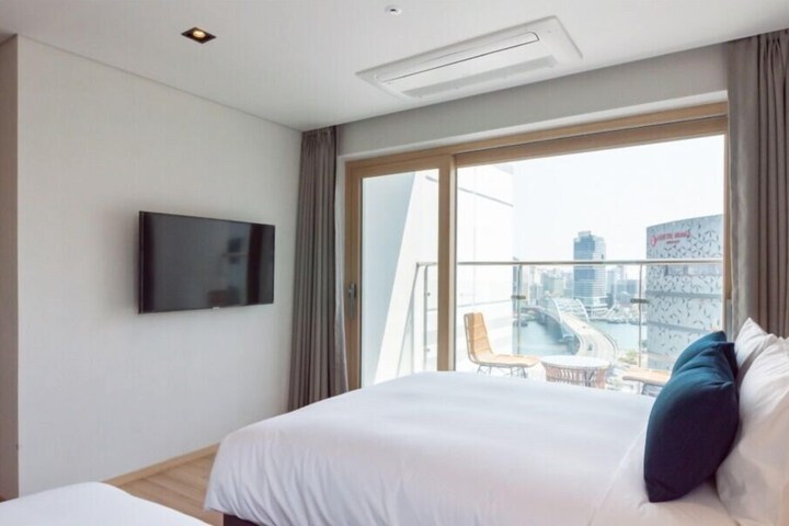 Room 27 of 61