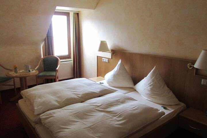 Room 8 of 42