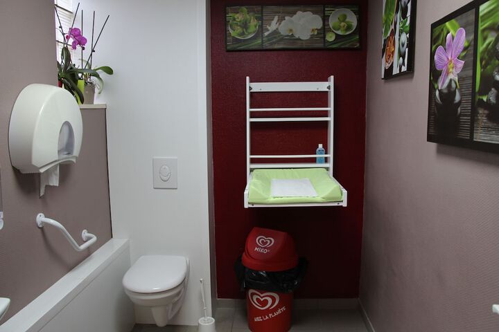 Room 34 of 70