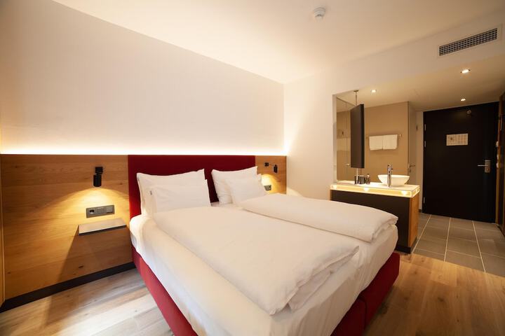 Room 10 of 73