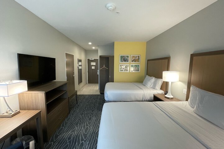 2 Queen Beds (24 of 26)