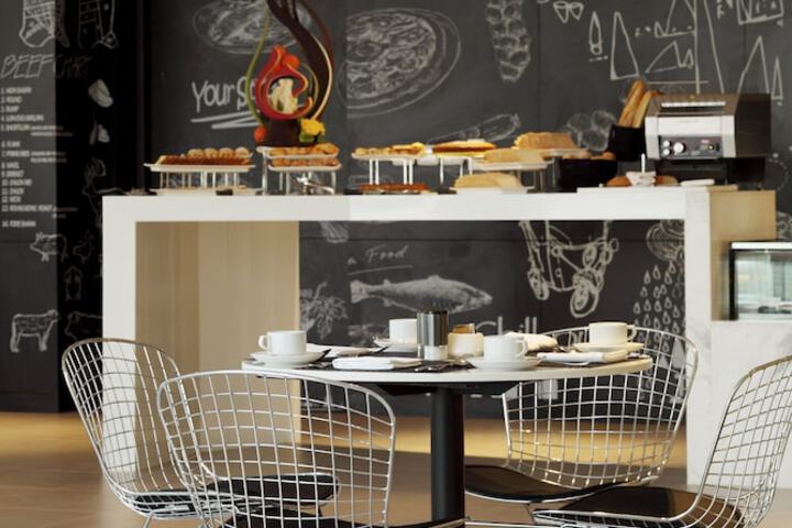 Breakfast/Coffee Service 108 of 135