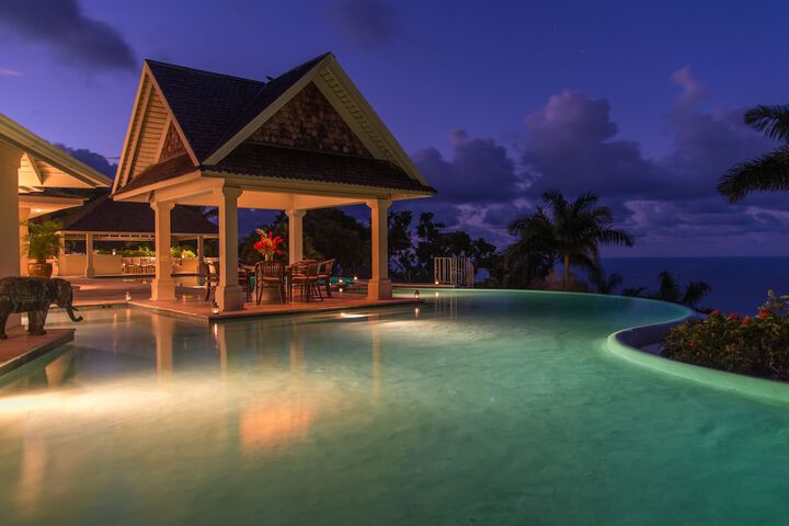 Hotel with Pool