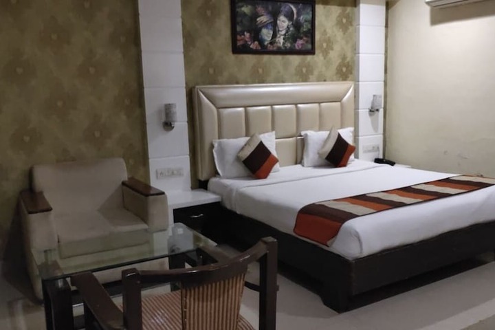 Room 12 of 37