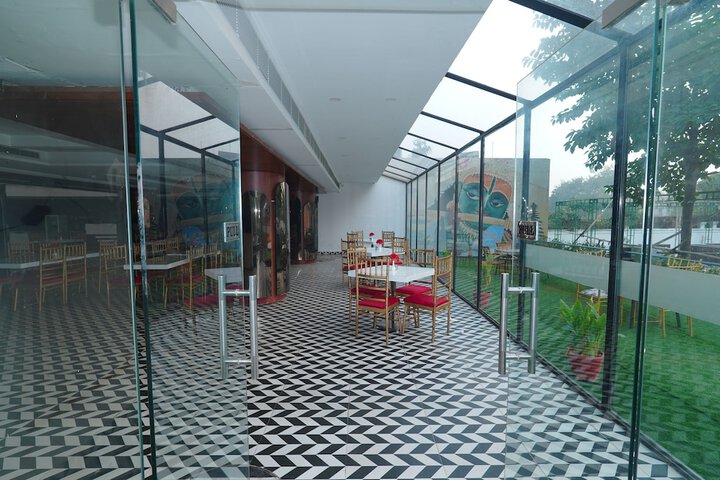 Dining 36 of 46