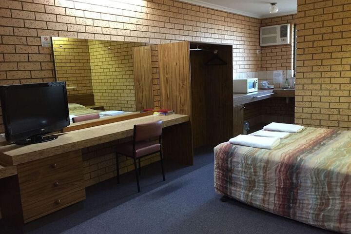 Room 2 of 61